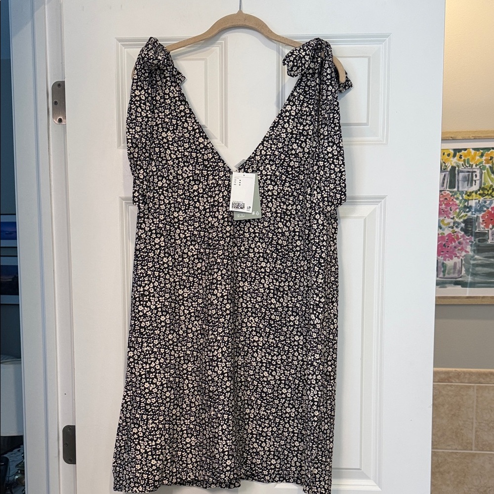 NWT H&M Floral Black and White Dress